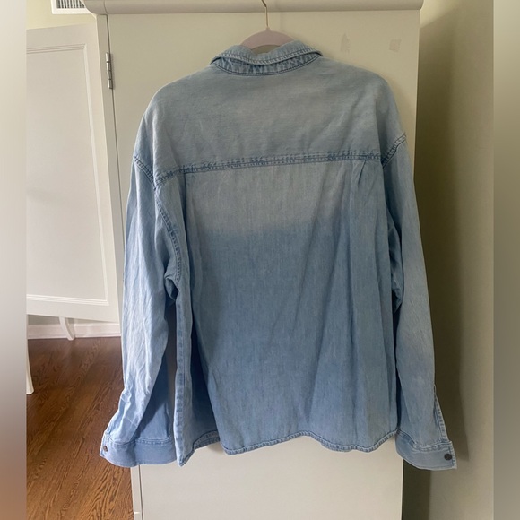 NWT Weworewhat Boyfriend Button-Down Denim Shirt Size: M/L - Picture 2 of 12